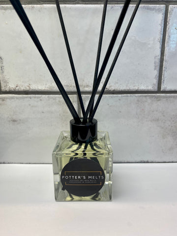 a diffuser in a variety of scents, comes with 8 black reeds, a choice of tops and a black gift box